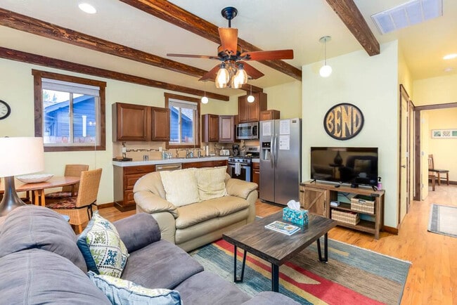 Building Photo - 1018 NW Ogden Ave