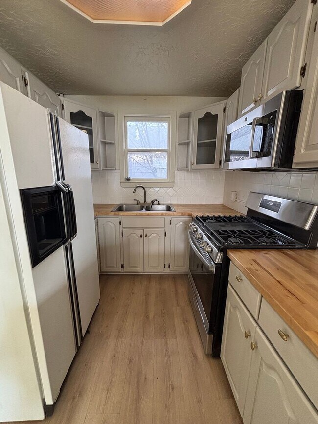 Foto del edificio - Spacious & Updated 5 Bed Home in Prime Ogden Location