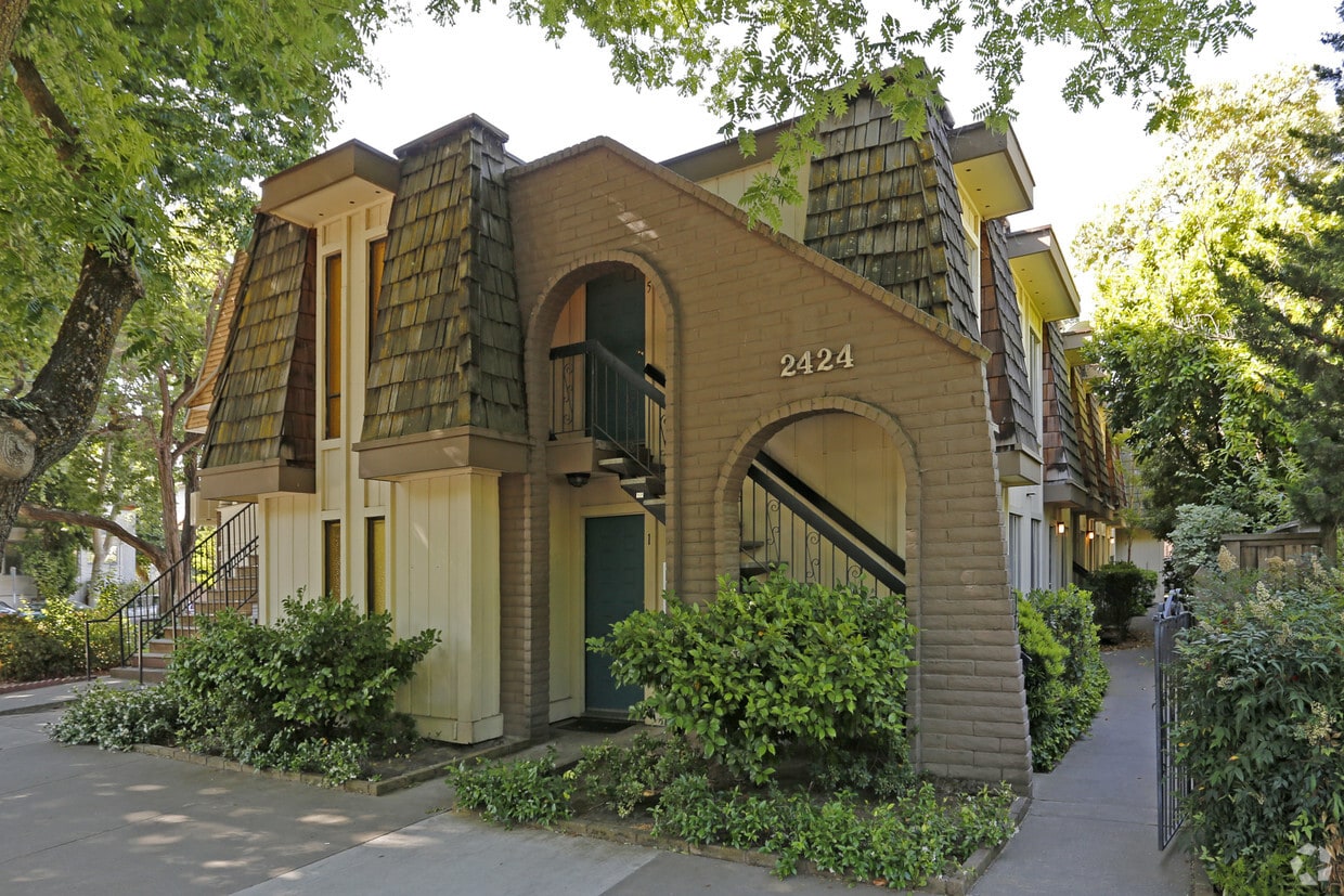 Primary Photo - 2424 I St