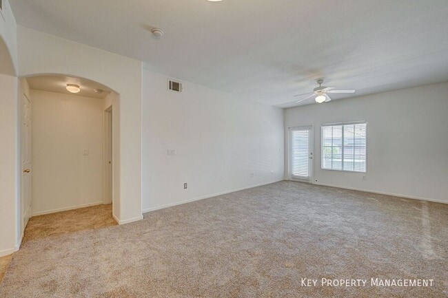 Foto del edificio - 6160 Rumrill St