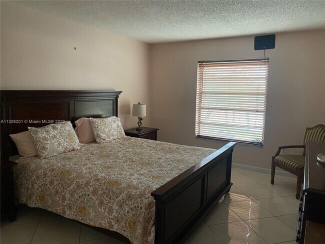 Foto del edificio - 5900 SW 127th Ave