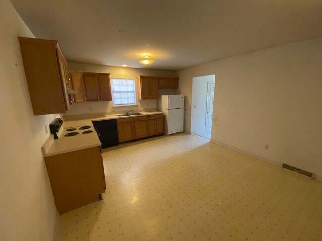 Building Photo - Town Home