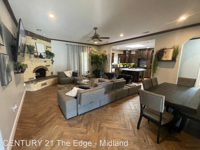 Foto del edificio - 4 br, 3 bath House - 802 Chaparral St - L/O