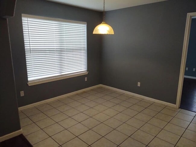 Building Photo - 707 Sturgeon Dr
