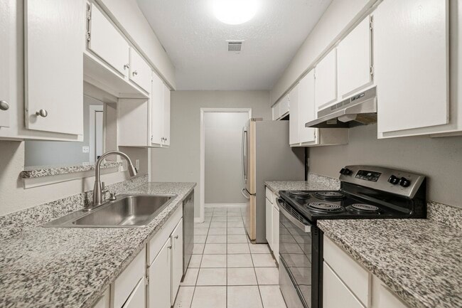 Building Photo - 4605 Orange Cir N