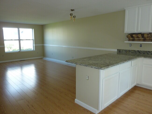 Family Room - 43 Summersweet Dr