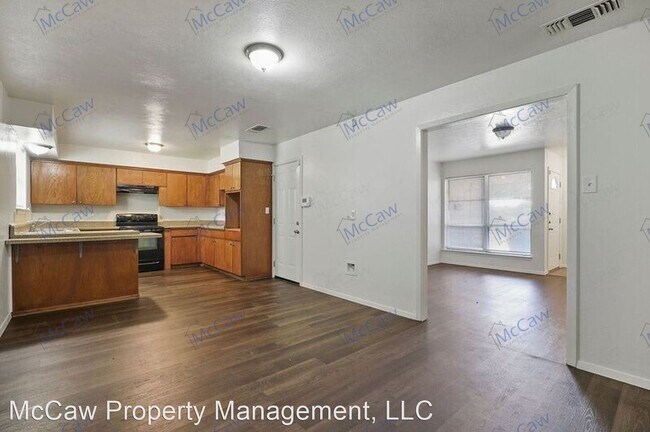 Building Photo - 3 br, 2 bath House - 702 Goodyear St.