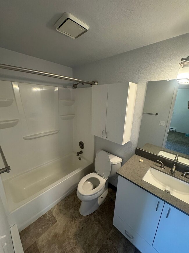 Foto del edificio - Non-Refundable & Security Deposit Total: $...