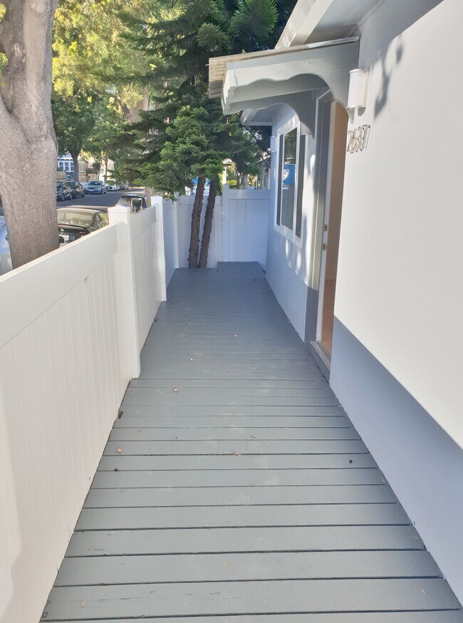 Private front deck - 2637 7th St