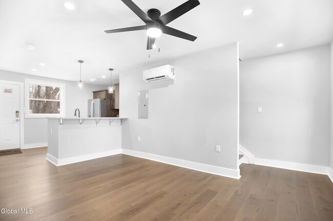 Building Photo - 103 E High St