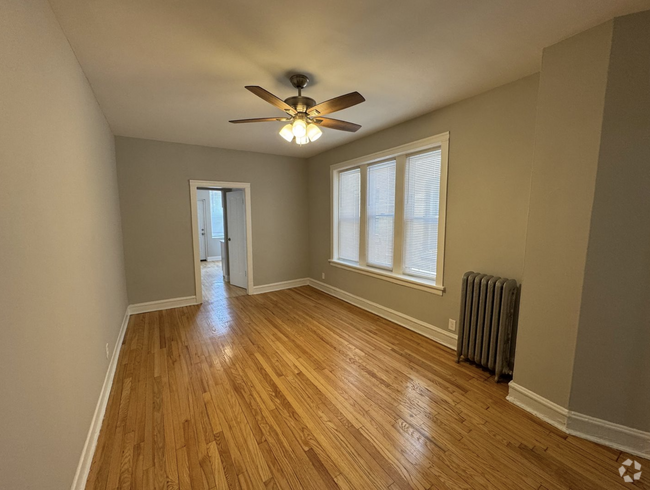 Building Photo - 1507 W Schreiber Ave