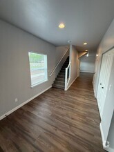 Building Photo - 2605 Laurel Ave NE