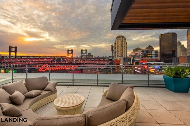 Building Photo - 300 S Broadway