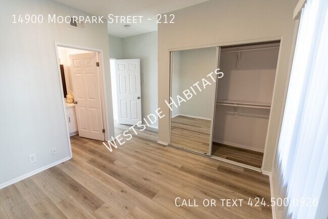 Building Photo - 14900 Moorpark St