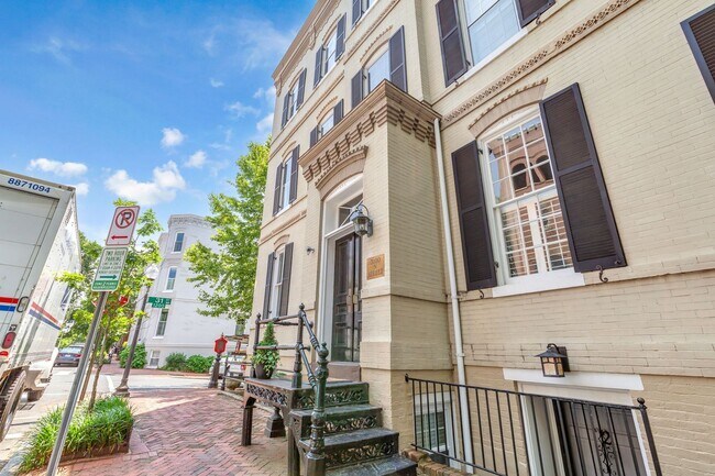 Foto del edificio - Charming and light-filled garden condo in ...