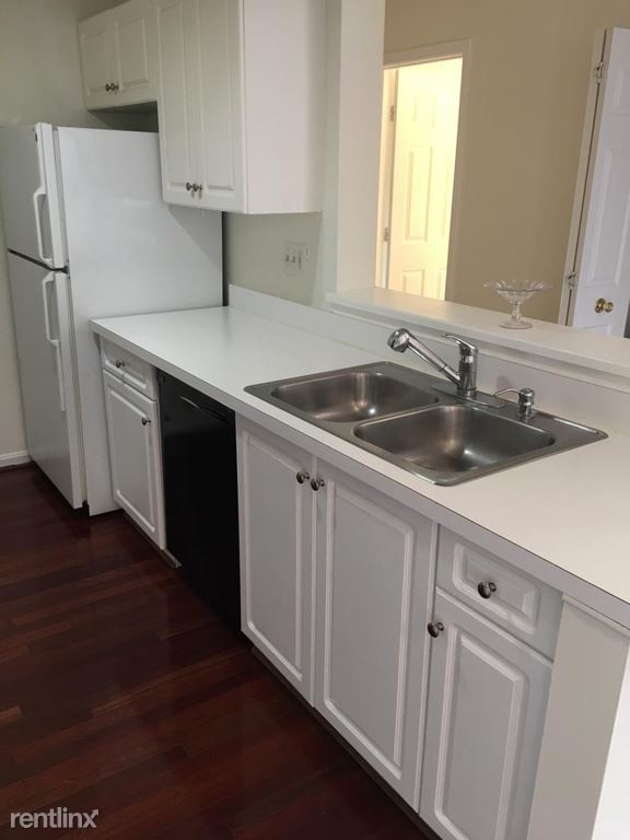 Building Photo - 3 br, 2 bath Condo - 10012 Vanderbilt Circle