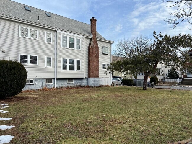 Building Photo - 75 Varnum St