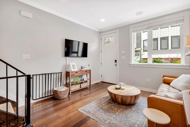 Building Photo - 1541 S Dorrance St
