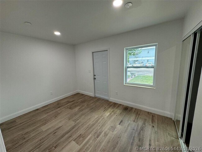 Foto del edificio - 2200 NE 173rd St
