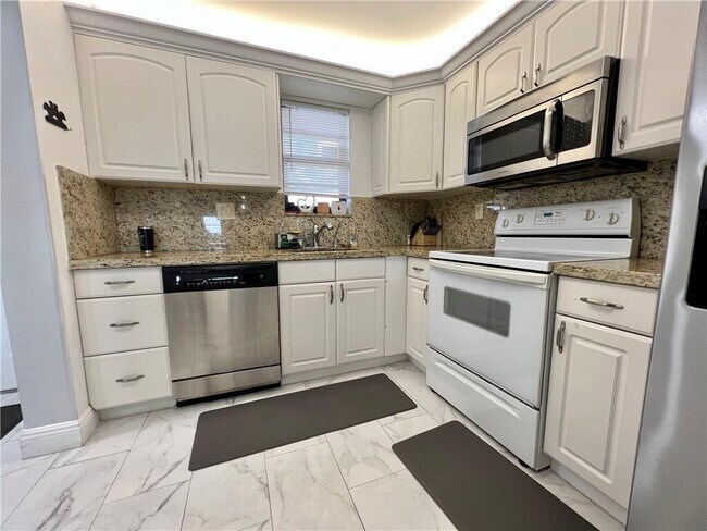 Foto del edificio - 9300 SW 8th St