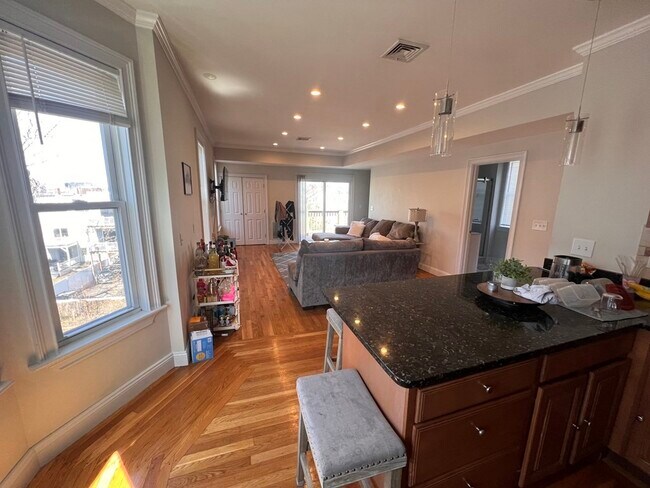 Foto del edificio - 740 E 3rd St