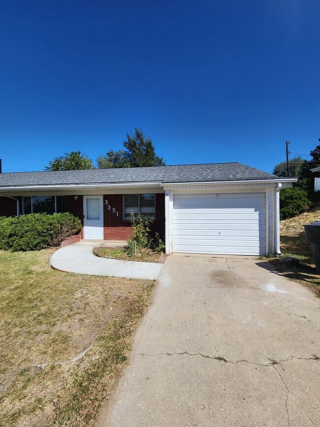 Building Photo - Kramer Duplex3341,3351