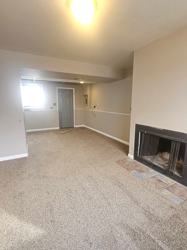 Building Photo - 830 Division St