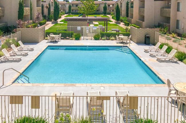 Piscina - Sturbridge Village Apartments