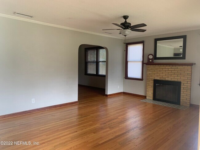 Building Photo - 2726 Merwyn Rd