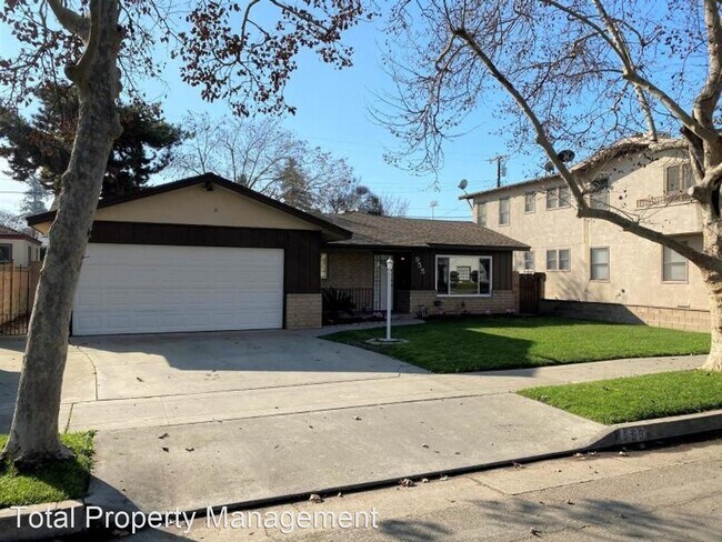 Building Photo - 3 br, 2 bath House - 955 E. Sycamore Ave.