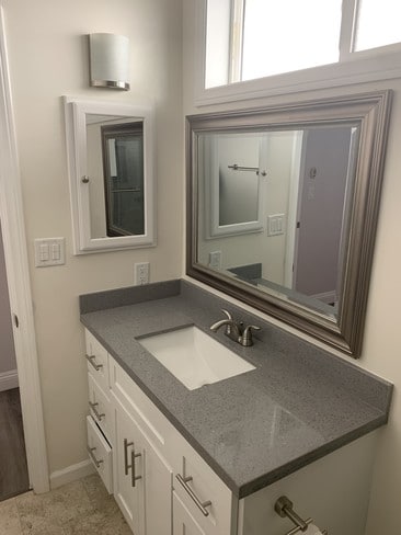 Custom bathroom - 508 Esplanade