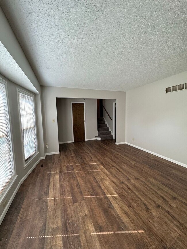 Foto del edificio - 5330 Westridge Rd