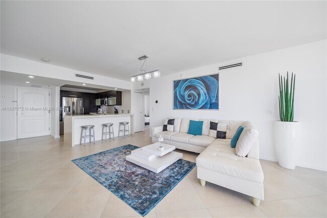 Building Photo - 3675 N Country Club Dr