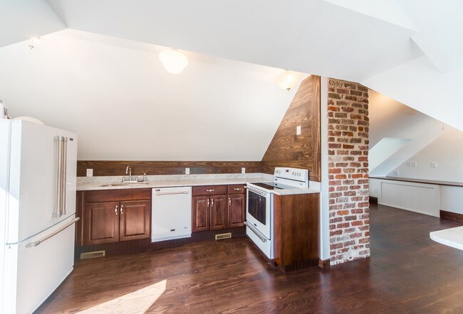 Building Photo - 29 Society St