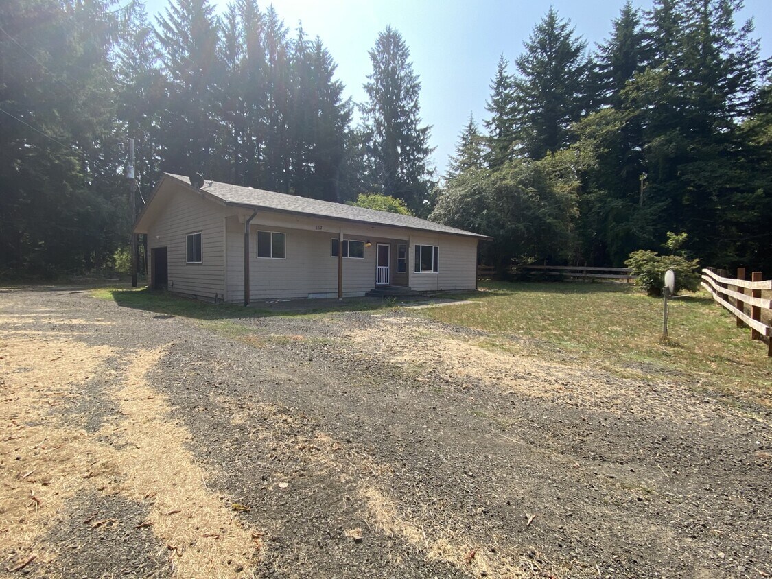 Foto principal - 167 E Castle Rd