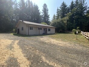 Building Photo - 167 E Castle Rd