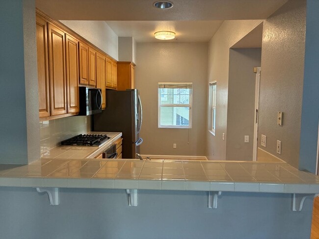 Building Photo - 121 Crescent Ct