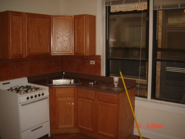 Building Photo - 616 S Loomis St