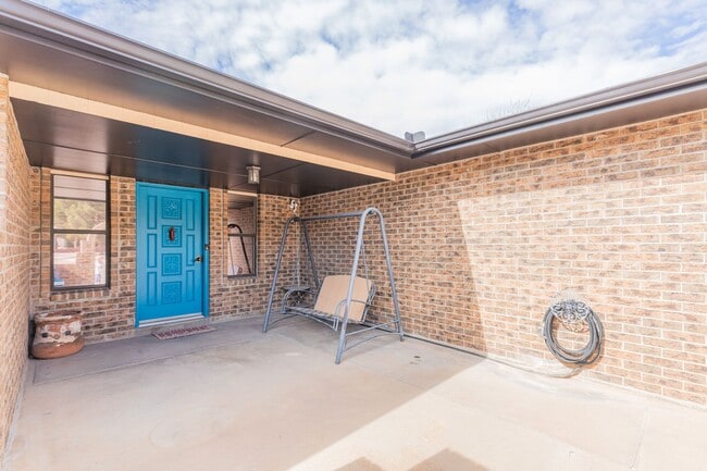 Foto del edificio - Charming 3 Bedroom 2 Bathroom - Spacious & Fenced Backyard