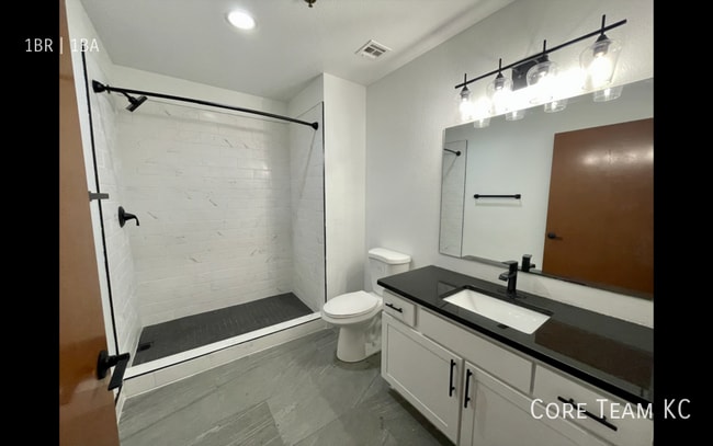 Building Photo - 204 Walnut St