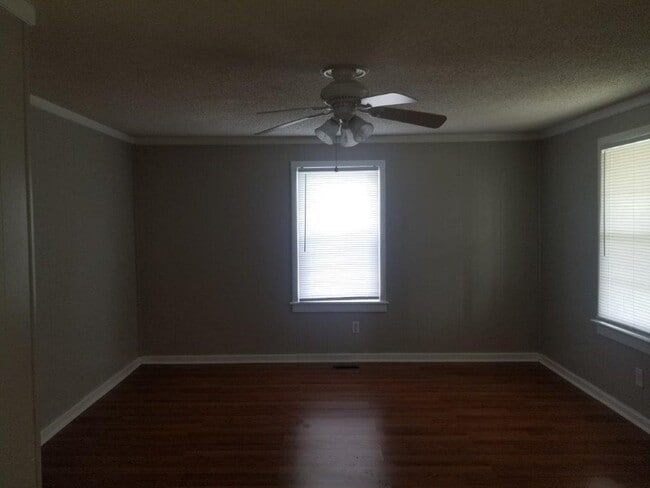 Building Photo - 7686 US 13 Lagrange