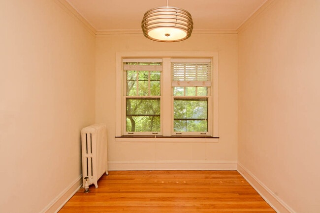 Building Photo - 4500 N Hermitage Ave