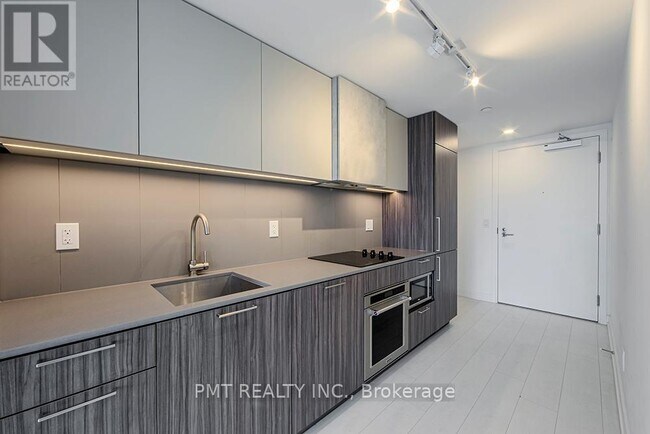 Building Photo - 19 Western Battery Rd