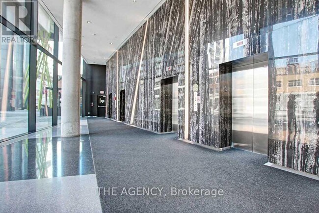 Building Photo - 125 Peter St