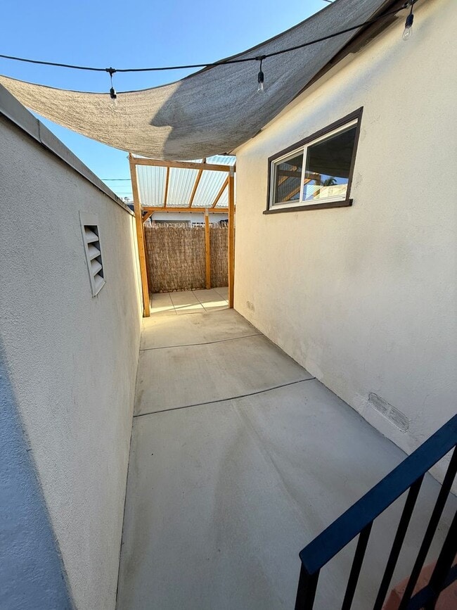 Building Photo - 39th St. Back Unit