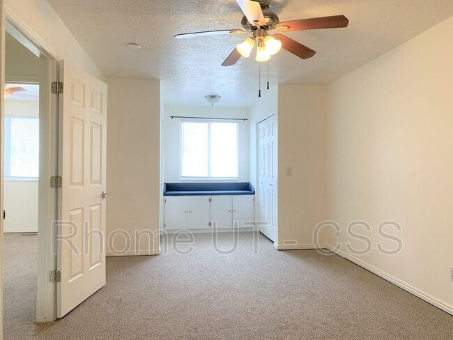 Building Photo - 326 Fenton Ave