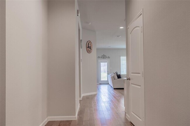 Building Photo - 18102 Humber River Ln