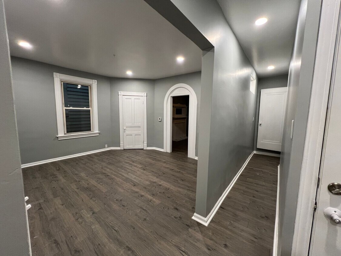Primary Photo - 2 Bedroom Duplex in Pittsburgh
