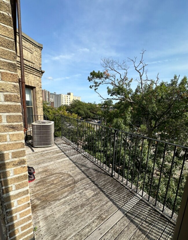 Building Photo - Green Line ALLSTON