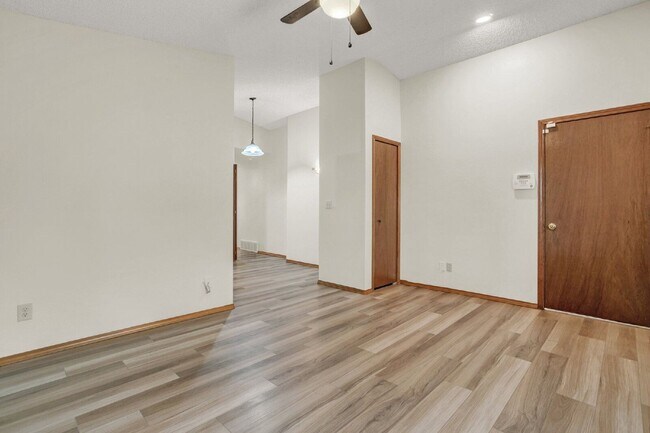Foto del edificio - 6376 Chantilly Pl